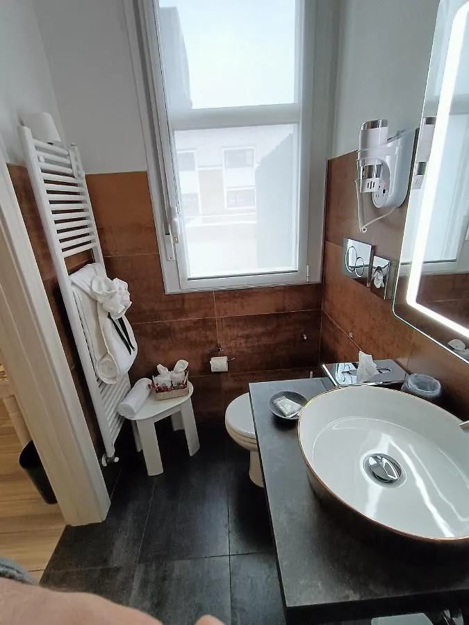 Bed End Breakfast Mary'S Tower Hotel Bologna Italy