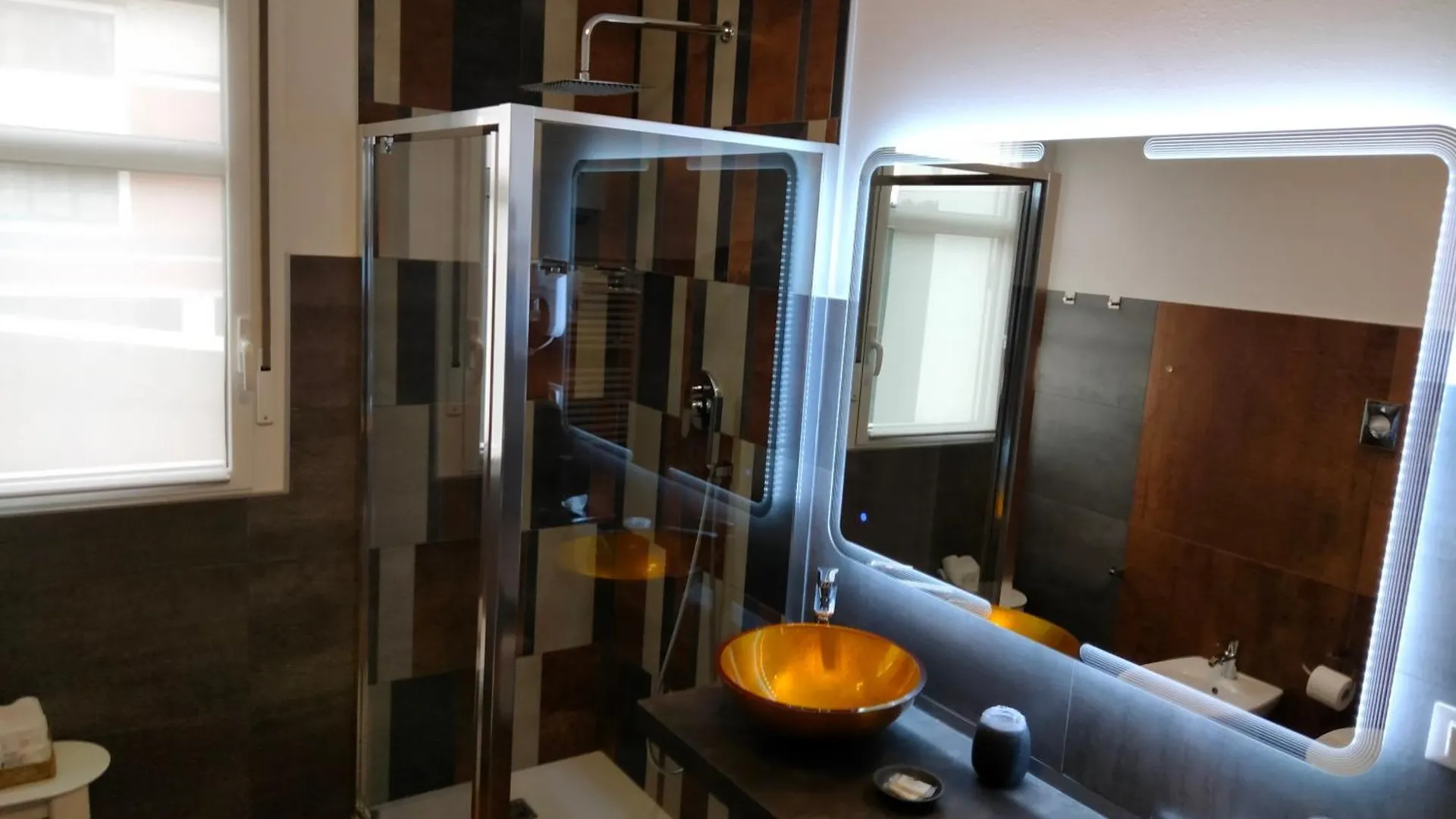 Bed End Breakfast Mary'S Tower Hotel Bologna Italy